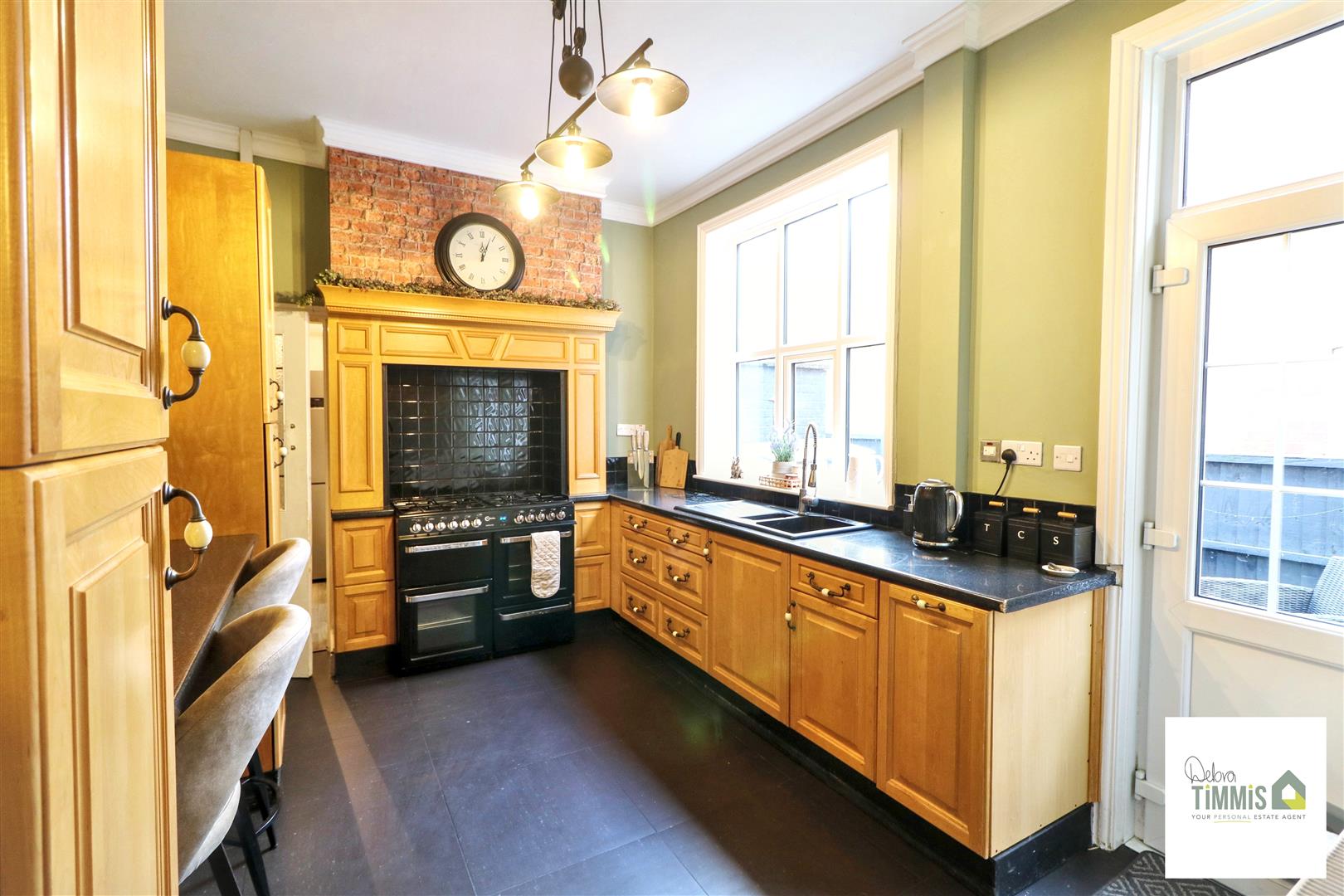 3 bed property in Victoria Park Road, Stoke-On-Trent